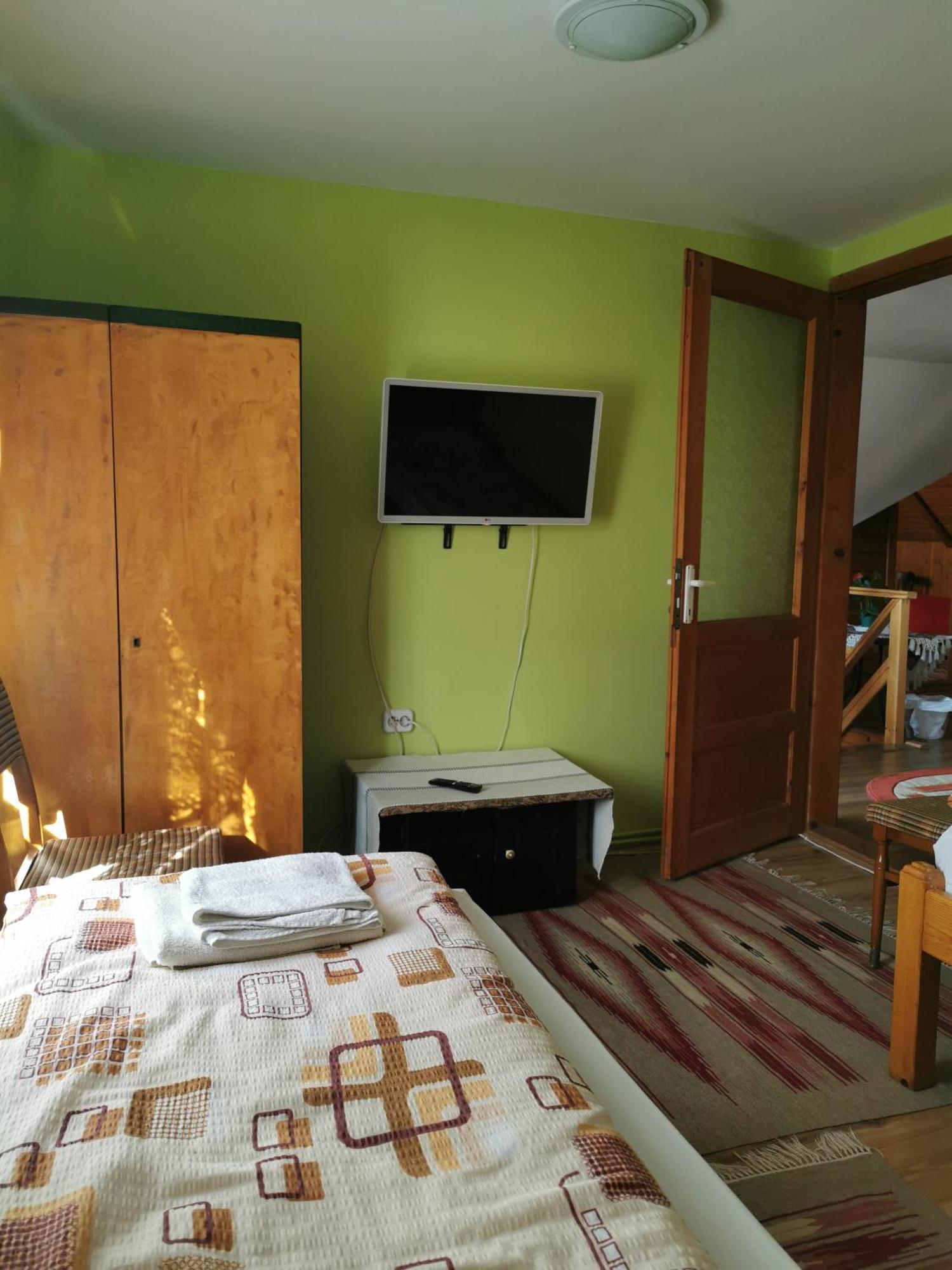 Emilia Vendeghaz Hotel Ciumani Exterior photo
